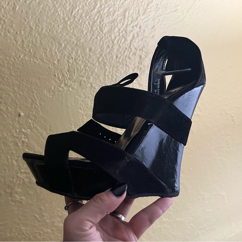 Dollhouse wedges